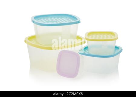 Set di contenitori vuoti in plastica trasparente per alimenti isolati su  fondo bianco. Pranzo al sacco. Attenzione a riscaldare il cibo in un forno  a microonde e in un magazzino Foto stock - Alamy