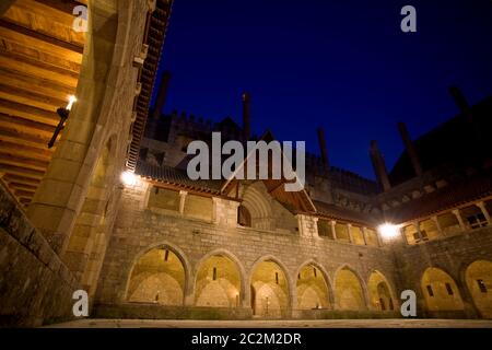 Vista interna del palazzo di Duques de Braganca, in Guimaraes, Portogallo, a nord del paese. Capitale europea della cultura 2012 Foto Stock