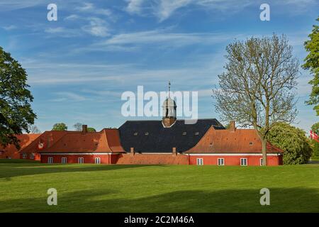 Case rosse nella storica Fortezza Kastellet di Copenhagen Foto Stock