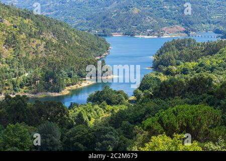 Diga a Canicada in Geres mountain range, Portogallo Foto Stock