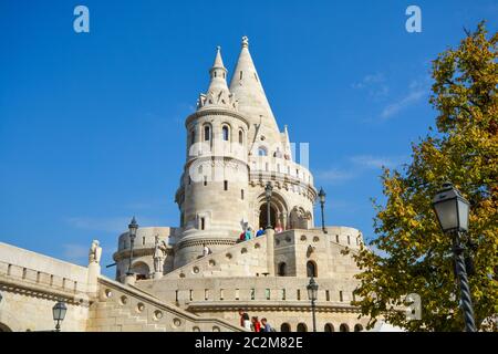 Il Halászbástya o Bastione del Pescatore, un neo-gotica e romanica fortezza a Castle Hill in Budapest Castle District Foto Stock