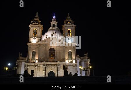 Vista notturna della Basilica di Sameiro Braga, nel nord del Portogallo Foto Stock