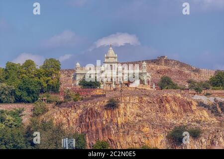 jaswant thada visto da lontano. Un cenotafio situato a Jodhpur, è un mausoleo reale della famiglia reale di marwar. Foto Stock