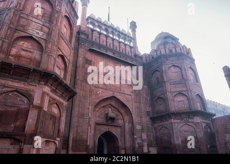 Ingresso principale porta Lahori a Red Fort, New Delhi durante l'alba. Nuova delhi, India. Foto Stock