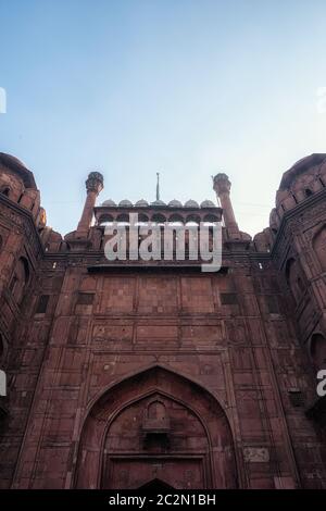 Ingresso principale porta Lahori a Red Fort, New Delhi durante l'alba. Nuova delhi, India. Foto Stock