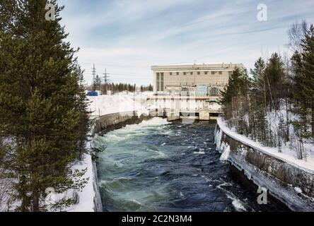 Centrale idroelettrica nel nord della Russia Foto Stock