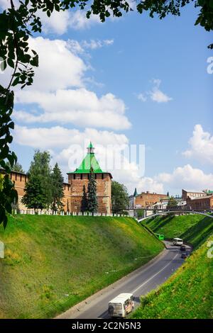 RUSSIA, NIZHNY NOVGOROD - 06 AGOSTO 2014: Le fotografie mostrano la torre del Cremlino di Nizhny Novgorod. Questa fortezza recentemente celebrano Foto Stock