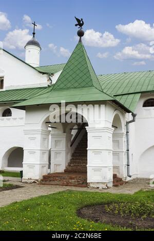 L'ingresso delle camere del Vescovo a Suzdal Foto Stock