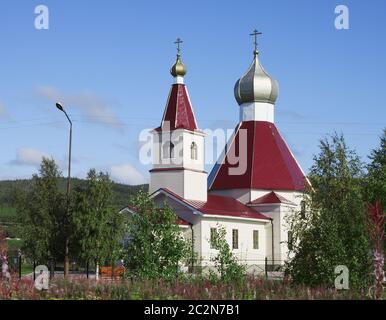 La Chiesa della Natività di San Giovanni Battista nella città di Kandalaksha. Il Nord della Russia Foto Stock