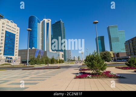 Nur-Sultan, Kazakistan - 24 Aprile 2019 - uffici moderni edifici al Nurzhol boulevard, Nur-Sultan, Astana; Kazakstan Foto Stock