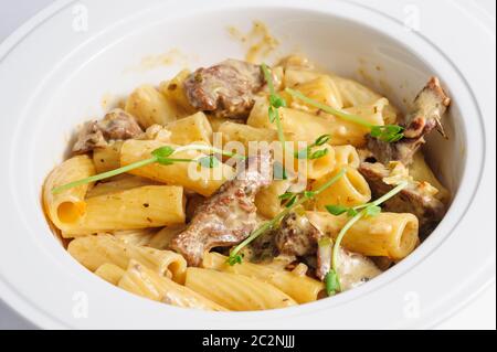 Penne pasta con carne di vitello Foto Stock