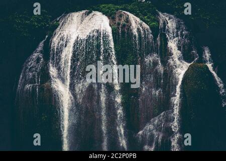 Paesaggi cinematografici di Ban Gioc o Detian Falls a Cao Bang, Vietnam durante la stagione invernale Foto Stock