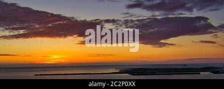 Helgoland - guardare sull'isola dune - tramonto sul mare Foto Stock