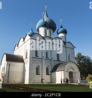 Cattedrale della Natività della Vergine, chiesa ortodossa situata nel Cremlino di Suzdal. Russia Foto Stock