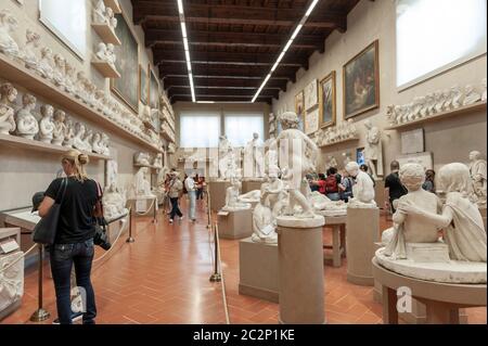 Mostra di calchi di gesso alla Gipsoteca Bartolini nella Galleria dell'Accademia di Firenze, Firenze Foto Stock