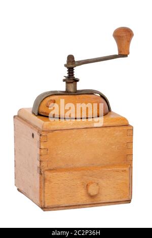 Vecchio macinino da caffè. Close-up di un legno antico macinino da caffè o mill isolato su uno sfondo bianco. La fotografia macro. Foto Stock