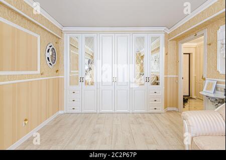 Il lusso moderno di colore beige e crema living room interior Foto Stock