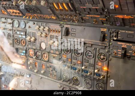 Cruscotto avionico all'interno del piano dell'aereo. Foto Stock