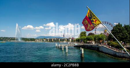 Vista panoramica del Lago di Ginevra con Jet d'Eau e il vivace scenario di Ginevra, Svizzera. Svizzera Foto Stock