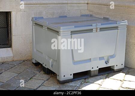 Box pallet per il trasporto merci nel contenitore di plastica Foto Stock