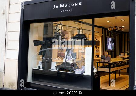 Bordeaux , Aquitaine / Francia - 06 14 2020 : Jo Malone London segno e logo sulla facciata boutique shop Foto Stock