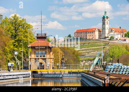 Horin lock e Castello di Melnik, fiume Moldava, Repubblica Ceca Foto Stock