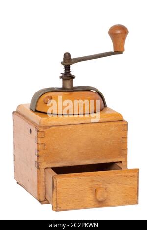 Vecchio macinino da caffè. Close-up di un legno antico macinino da caffè o mill isolato su uno sfondo bianco. La fotografia macro. Foto Stock