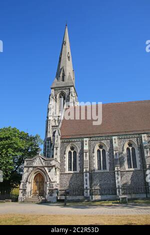 Chiesa di San Albano, o conosciuta come Chiesa Inglese in splendidi terreni circondati da alberi e un punto di riferimento del centro della città. Copenaghen, Danimarca. Foto Stock