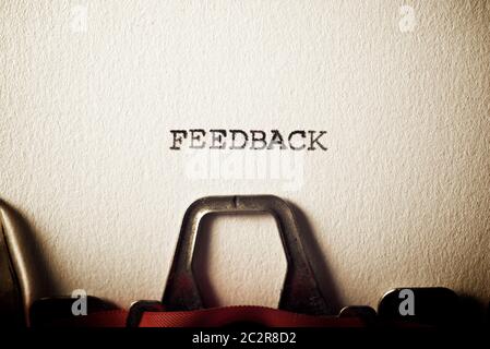 Il feedback della parola scritto con una macchina da scrivere. Foto Stock