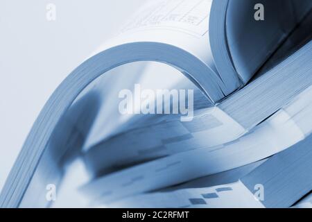 Close-up di open business catalogo. Tonica in blu Foto Stock