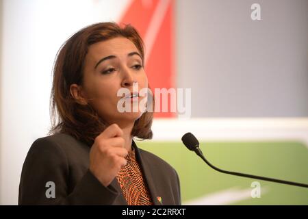 Vienna, Austria. 18 giugno 2020. Conferenza stampa Team di competenza verde per una politica pulita. Argomento: Pacchetto sulla trasparenza e la lotta alla corruzione - la via dell'Austria. Immagine del Ministro della Giustizia Alma Zadić. Credit: Francesco PERC / Alamy Live News Foto Stock