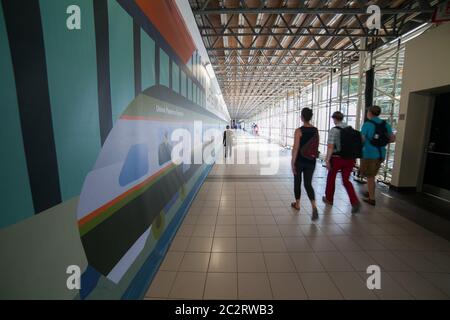 Spazi all'interno degli edifici che fanno il percorso pedonale a Toronto, Ontario, Canada Foto Stock