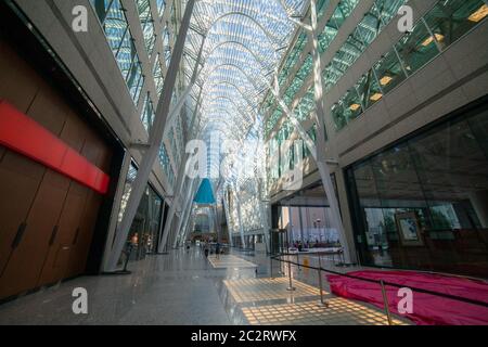 Spazi all'interno degli edifici che fanno il percorso pedonale a Toronto, Ontario, Canada Foto Stock