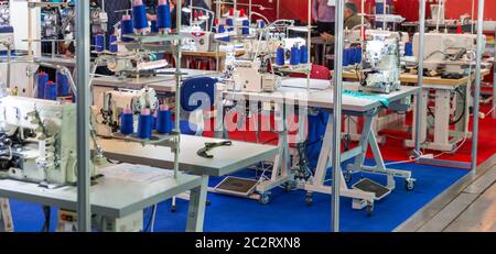 Macchine per cucire, nessuno, overlock, macchine per cucire. Abbigliamento cucire tessuto tessile e la fabbricazione di tessuti Foto Stock