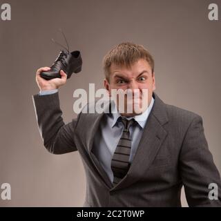 Aggressiva di lavoratore di ufficio mettere una lotta Foto Stock