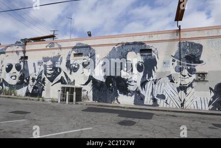 Los Angeles, California, USA 17 giugno 2020 UNA visione generale dell'atmosfera di Marilyn Monroe, Ray Charles, Lou Reed, Bob Marley, W.C. Campi e Alfred Hitchcock Street murale arte durante Coronavirus Covid-19 Pandemic il 17 giugno 2020 a Los Angeles, California, Stati Uniti. Foto di Barry King/Alamy Stock foto Foto Stock