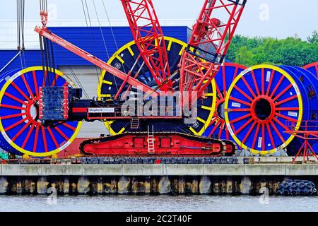 Shepherd Offshore Technip bobine giganti di cavi e gru di comunicazione sottomarina Foto Stock