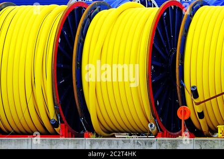 Shepherd Offshore Technip bobine giganti di cavi di comunicazione sottomarini gialli Foto Stock