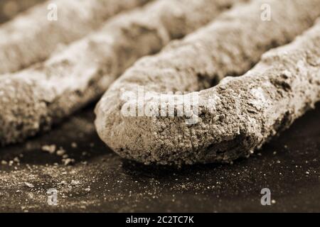 Macro di feccia di calcio sul riscaldatore elettrico Foto Stock