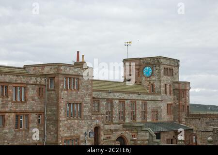 Vista del Castello di Bambburgh in Northumberland, Inghilterra, Regno Unito Foto Stock