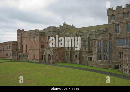 Vista del Castello di Bambburgh in Northumberland, Inghilterra, Regno Unito Foto Stock