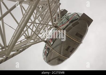 La vista della città dalla ruota panoramica London Eye sulla riva sud del Tamigi Foto Stock