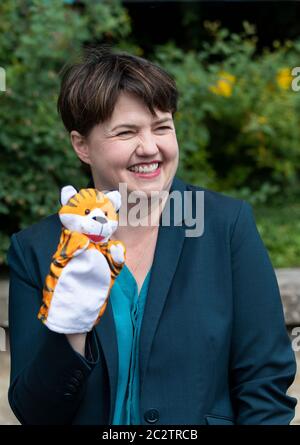 Edimburgo MSP Ruth Davidson si è impegnato a fare campagna fuori dallo zoo di Edimburgo per la sua riapertura sicura come parte della fase 2 di allentamento delle restrizioni di blocco. Foto Stock