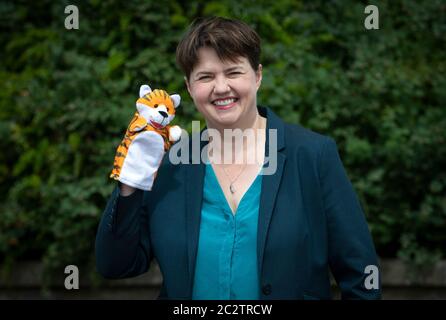 Edimburgo MSP Ruth Davidson si è impegnato a fare campagna fuori dallo zoo di Edimburgo per la sua riapertura sicura come parte della fase 2 di allentamento delle restrizioni di blocco. Foto Stock