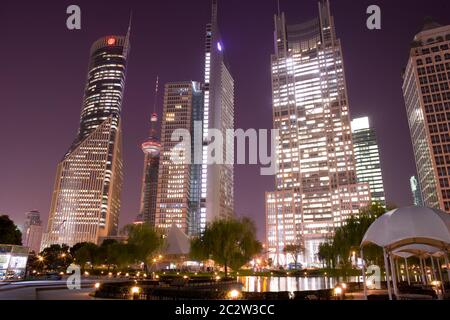 Lujiazui, Pudong, Shanghai, Cina, Asia - skyline degli edifici di uffici dal centro di Greenfield. Foto Stock