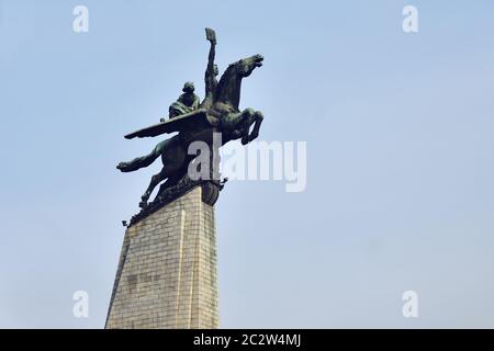 Corea del Nord, Pyongyang - 1 maggio 2019: Vista sulla statua di Chollima dalla collina di Mansu. DPRK Foto Stock