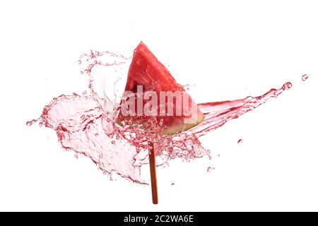 Fetta di anguria con spruzzata di succo di rosa. Foto Stock