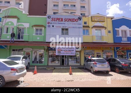 Negozi al Colon 2000 Mall nel terminal delle navi da crociera a Colon Repubblica di Panama nella zona di libero scambio (Freezone) di Colon Foto Stock