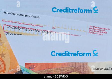 Creditreform agisce come agenzia di segnalazione del credito e fornitore di servizi di raccolta, nonché in altre aree di business Foto Stock