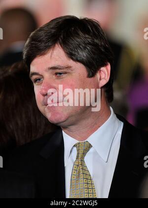 William Kennedy Smith in una cerimonia in cui sua madre, Jean Kennedy Smith, ricevette la Medaglia della libertà del 2010, "il più alto onore civile della nazione, presentato a persone che hanno dato contributi particolarmente meritevoli alla sicurezza o agli interessi nazionali degli Stati Uniti, alla pace mondiale, O a iniziative culturali o di altro rilievo pubblico o privato ', dal presidente degli Stati Uniti Barack Obama e prima signora Michelle Obama nella stanza orientale della Casa Bianca a Washington, DC il martedì 15 febbraio 2011.Credit: Ron Sachs/CNP | utilizzo in tutto il mondo Foto Stock